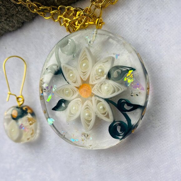 Quilling Love White Flowers Set - Picture 3 of 6